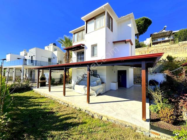 Adabükü Kumsal Plajlı Sitede12 Ay Yaşama Uygun Eşyalı Villa