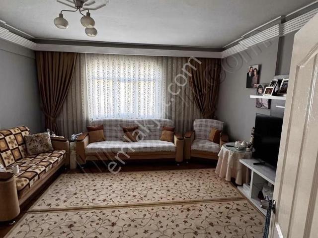 Adakur'dan Küçükçekmece Cuhhuriyet'te Satılık 2+1 Atakat Daire