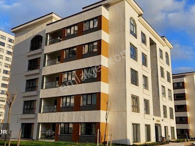 Adakur'dan Tual'de Konak Tipi 4,5+1 Kiralık Daire