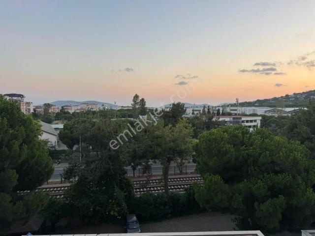 Adalar Manzaralı Geniş 150 M2 3+1 Daire