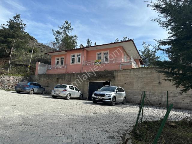 Adalet Gold Group Emlak'tan Kültür Mahallesi'nde Satılık 3+1 Sobalı Müstakil Daire