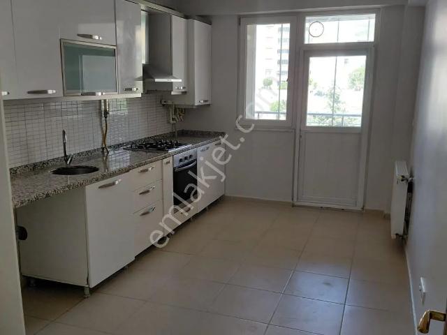 Adalet Gold Group Emlak'tan Satılık Daire 3+1 135 M2 Site İçerisinde Ara Katta Uygun Fiyata