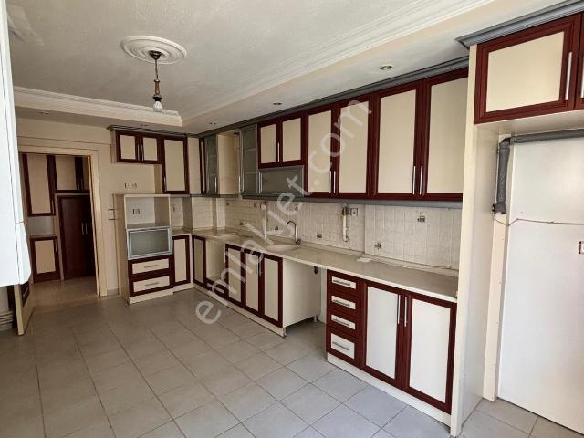 Adalet Mahallesi’nde Kiralık 3+1 Ara Kat Daire