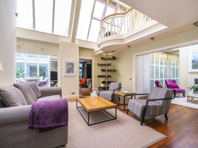 Adam & Eve Mews London W8 2 bed mews to rent £7,000 pcm £1,615 pw