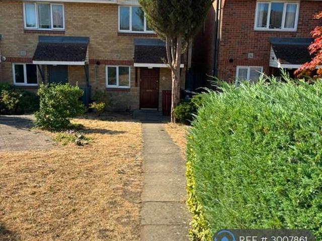Adams Way, Croydon, CR0 2 bed semi detached house to rent £1,875 pcm £433 pw
