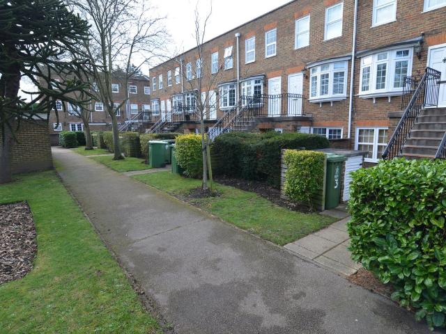Adams Square, Bexleyheath DA6, 1 bed flat to rent, £1,250 pcm | PrimeLocation