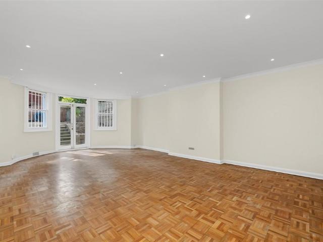 Adamson Road, Belsize Park, NW3 3 bed apartment to rent £4,500 pcm £1,038 pw