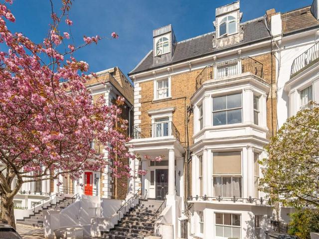 Adamson Road, Belsize Park, London, NW3 2 bed flat to rent £2,900 pcm £669 pw