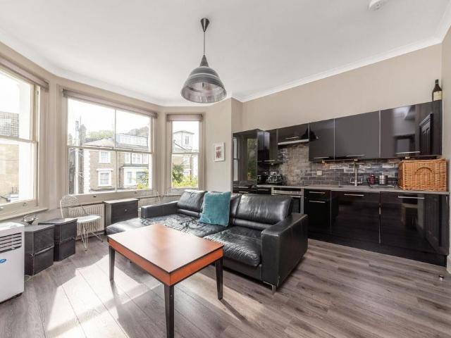 Adamson Road, Hampstead, London, NW3 1 bed flat to rent £2,145 pcm £495 pw