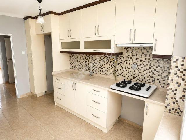 Adana Çukurova Güzelyalı Mahallesi'nde Kiralık Ferah Doğalgazlı 3+1 Daire