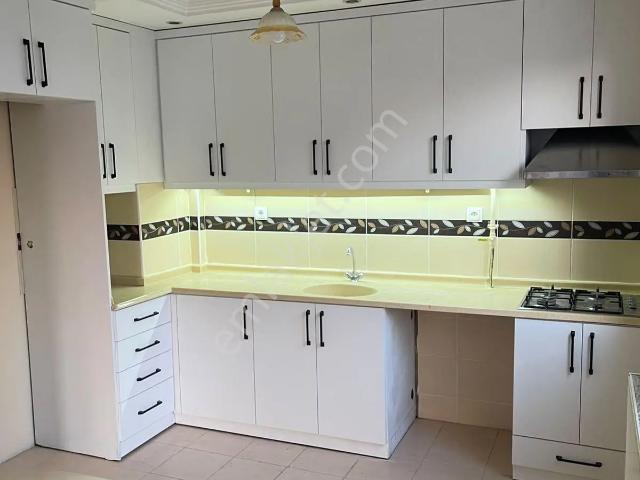 Adana Çukurova Turgut Özal Bulvarına Yakın Yurt Mahallesinde Doğalgazlı 4+1 Geniş Kiralık Daire