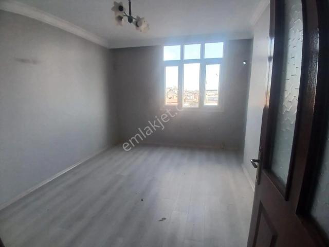 Adana Yüreğir Kozan Yolunda Yol Üzerinde P.t.t Mahallesi 3+1 Geniş Balkonlu Kiralık Daire