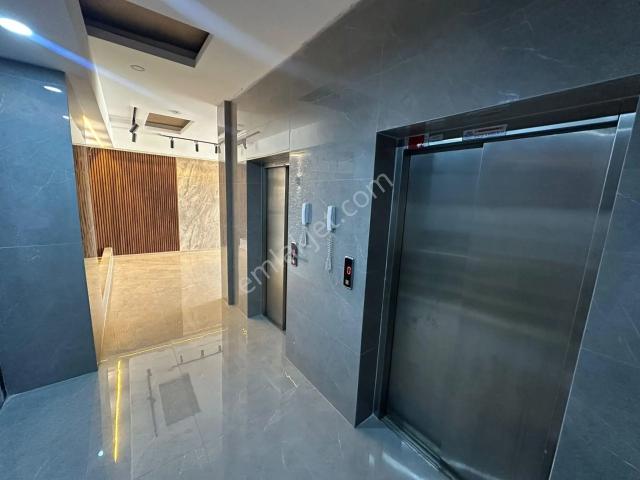 Adana Yüreğirde E5 Yakın Konumda Optimuma Yakın Konumdsinanpaşa'da Geniş Balkonlu Kiralık 3+1 Daire