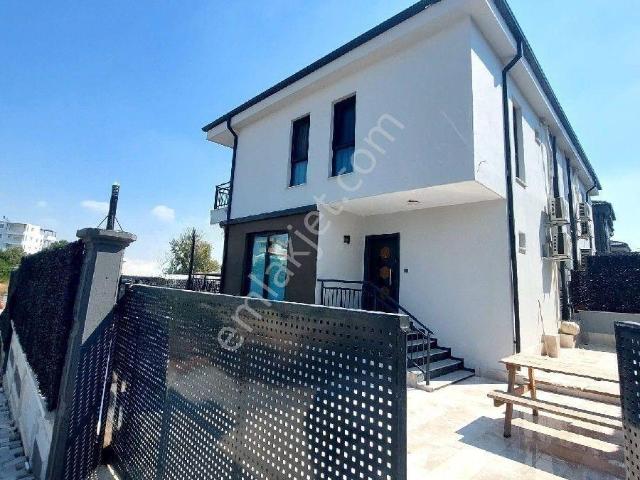 Adana Çınarlıda İkiz Villa 2 Katlı 100 Metre Net 220 Metre Arsa Payı
