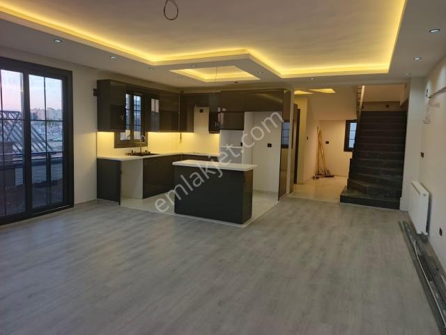 Adana Sarıcam Akkuyuda Lüks İşçilik Triplexs Satlık İkiz Villa