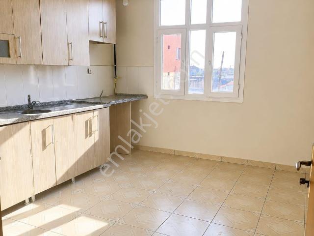 Adana Sarıçam Yavuz Sultan Selim'de Kozan Yoluna Yakın Konumda Kiralık Ferah 2+1 Daire