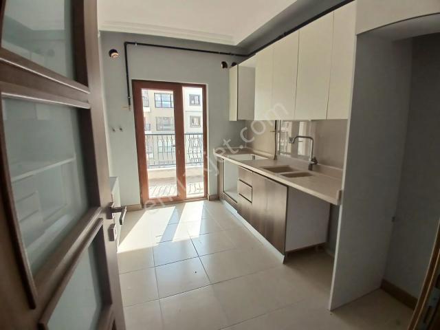 Adana Sarıçam'da Buruk Tokilerinde Okula Ve Yola Yakın Kiralık 145 M² Geniş Balkonlu 3+1 Daire
