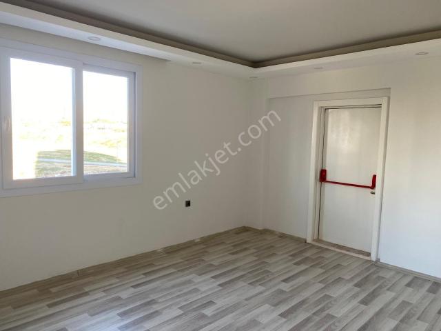 Adana Sarıçamda Stadyum Yolunda Bulvar Üzerinde Ofis Ve Ev İçin Tasarlanmış Kiralık 2+1 Daire