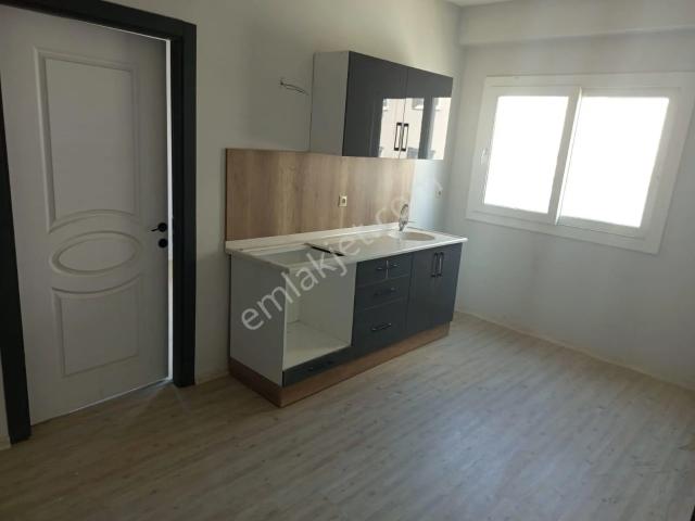 Adana Sarıçamda Stadyuma Yakın Çarkıpare'de Merkezi Konumlu Kiralık Sıfır 2+1 Daire