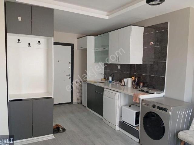 Adana Sarıçap Da Osman Gazide Eşyalı Satılık Daire 1+1
