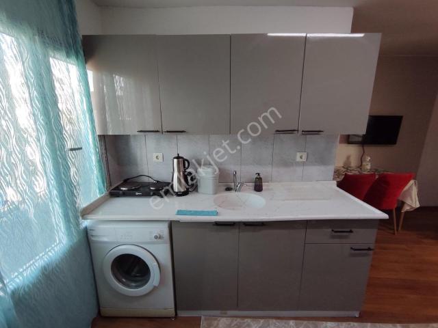 Adana Seyhan Tellidere Mahallesinde Ana Cadde Üzerinde Geniş Oturumlu 1+1 Eşyalı Kiralık Daire