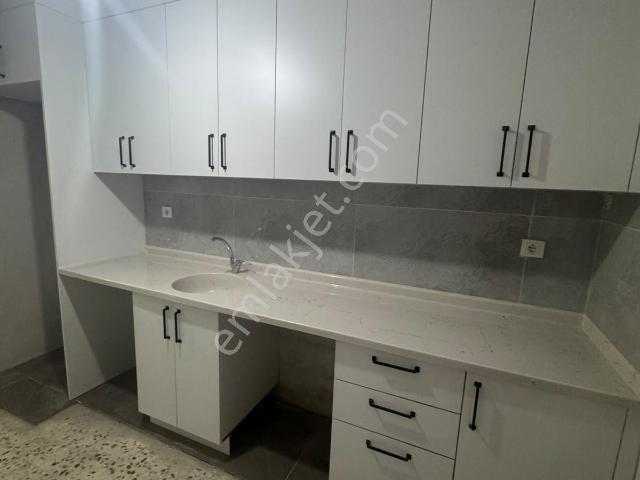 Adana Seyhan Yeşilyurt Mahallesinde Baraj Yoluna Duygu Cafeye Yürüme Mesafesinde Kiralık 2+1