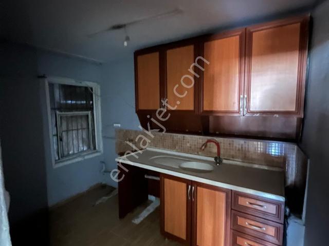 Adana Seyhan Yeşilyurt Mahallesinde Menzil Ekmek Civarı Kiralık 2+1 Daire