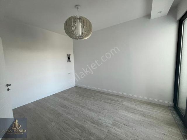 Adapazarı Tuzla Mah.3+1 135m2 Kapalı Otoparklı Ultra Geniş Daire