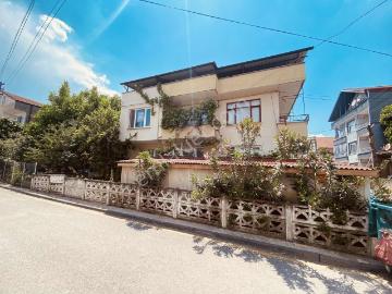 Adapazarı Yenigün De 182m2 Arsa İçinde İki Katlı Ev Garajlı Köşe