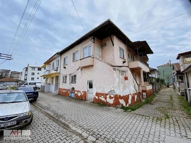 Adapazarı Ankara Caddesi Yakını Satılık 4+2 Müstakil Ev