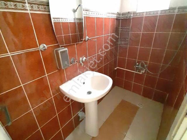 Adapazarı Merkezde Müstakil Bahçeli Evde 1.kat Kiralık 2+1 Daire