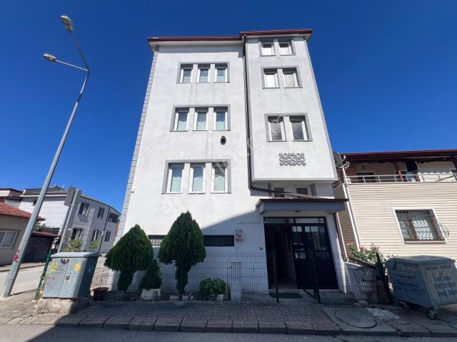 Adapazarı Mithatpaşa Mahallesinde 2+1 Kiralık Daire