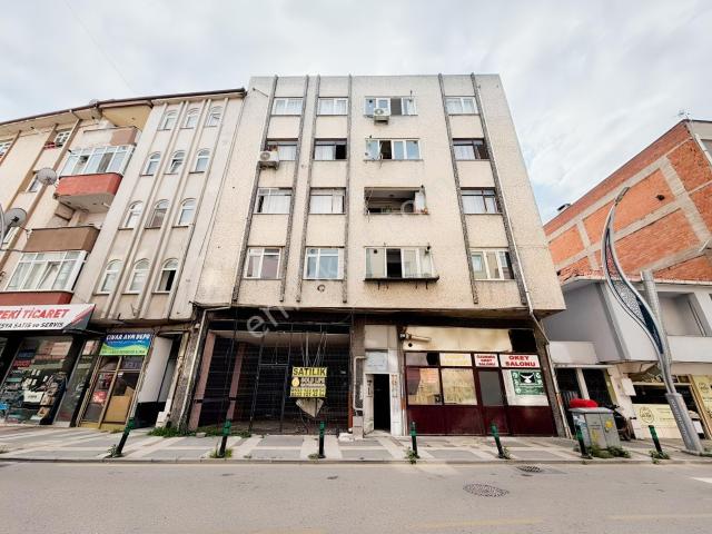 Adapazarı Semerciler Mahallesinde 145 M² Satılık 3+1 Geniş Daire