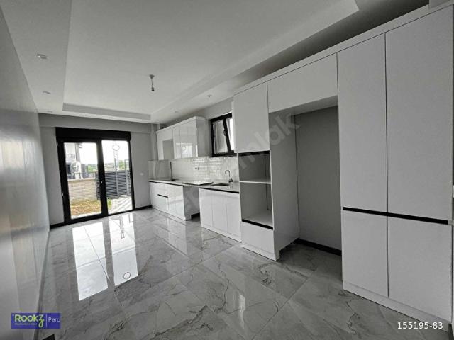 ADAPAZARI KARAPINAR'DA TERASLI 4+1 LÜKS VİLLA