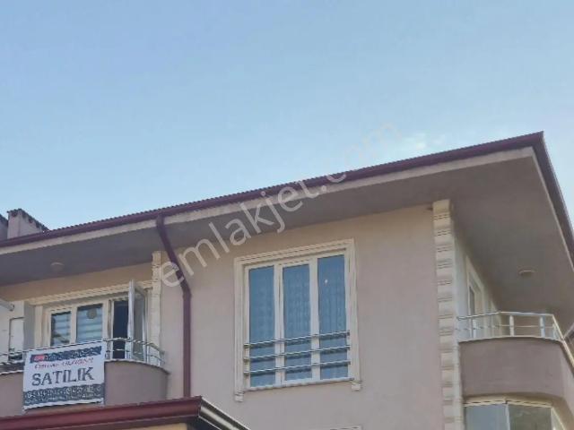 Adaplatin'den Geyve Merkezde 95m2 2 Balkonlu 2 Banyolu 2+1 Daire