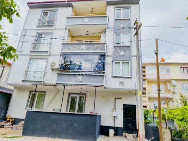 Adaplatin'den Pamukova Merkezde Arakat Asansörlü 107m2 3+1 Daire