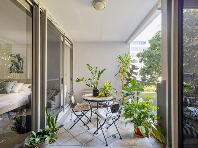 Adaptable oversized contemporary home in 'Aria'