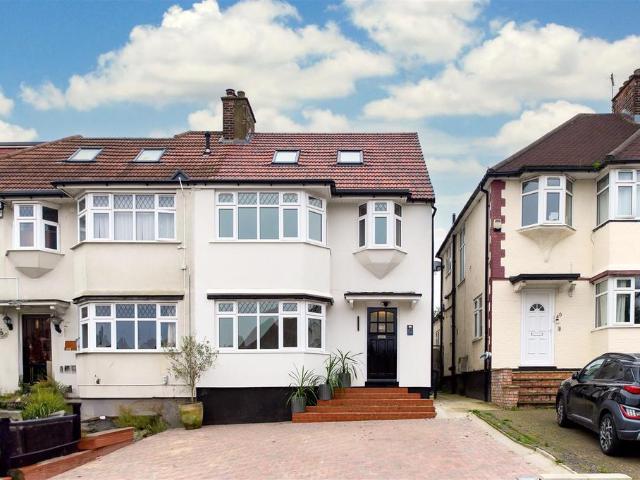 Addington Drive, London, N12 0NX, United Kingdom | 6 bed duplex for rent #135868422 | Rentberry