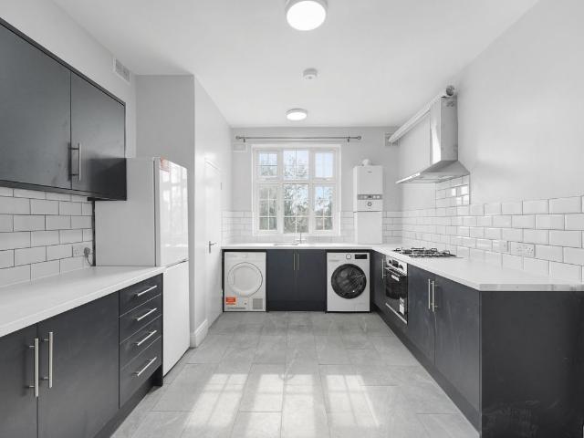 Addington Road, Selsdon, South Croydon CR2, 2 bed flat to rent, £1,575 pcm | PrimeLocation