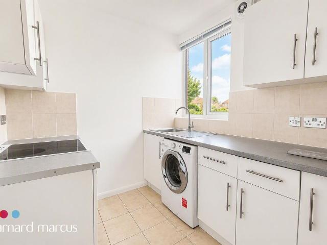 Addington Road, South Croydon CR2, 2 bed flat to rent, £1,600 pcm | PrimeLocation