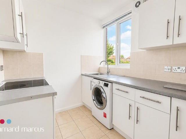 Addington Road, SOUTH CROYDON 2 bed apartment to rent £1,600 pcm £369 pw