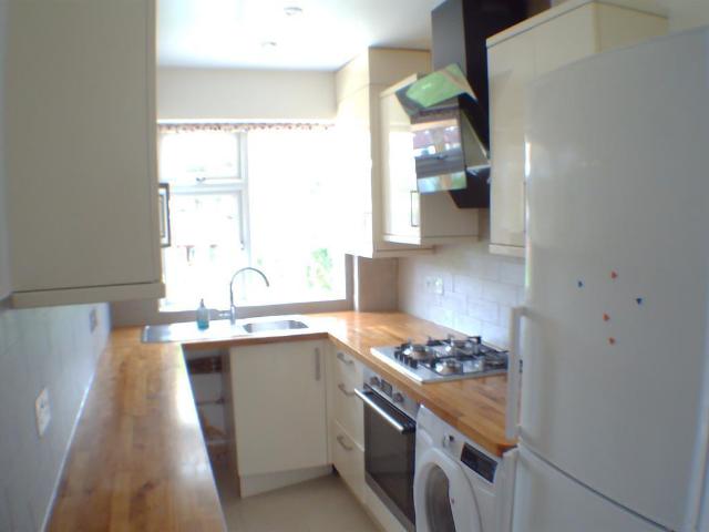 Addison Avenue, Hounslow, TW3 3 bed semi detached house to rent £2,495 pcm £576 pw