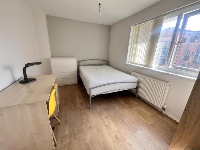 Addison Close, Manchester M13 1 bed in a house share to rent £650 pcm £150 pw