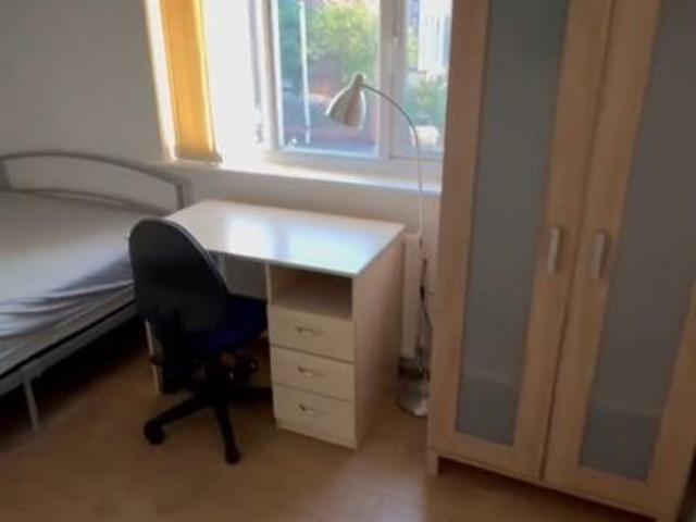Addison Close, Manchester M13 1 bed in a house share to rent £650 pcm £150 pw