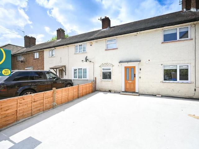 Addison Gardens, Surbiton, KT5 Studio to rent £1,300 pcm £300 pw