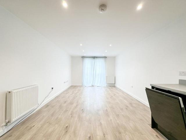 Addison House, Ashton, Bristol, BS3 2 bed flat to rent £1,550 pcm £358 pw