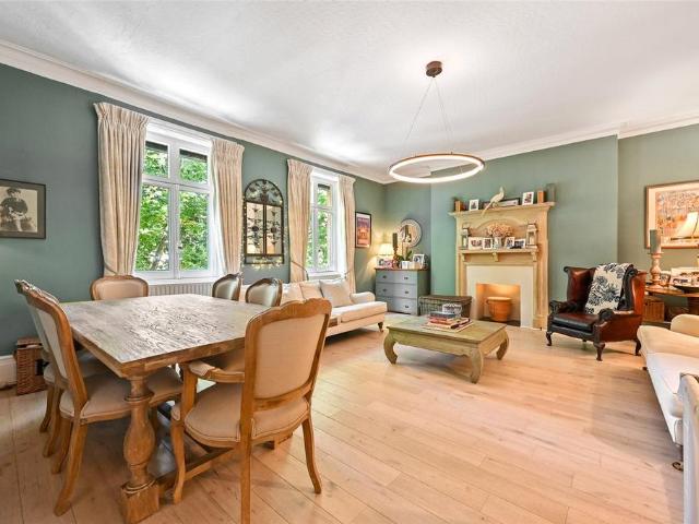 Addison Road, Holland Park, London, W14 3 bed apartment to rent £4,996 pcm £1,153 pw