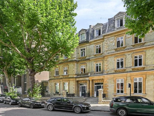 Addison Road, Holland Park, London, W14 3 bed apartment to rent £5,000 pcm £1,154 pw