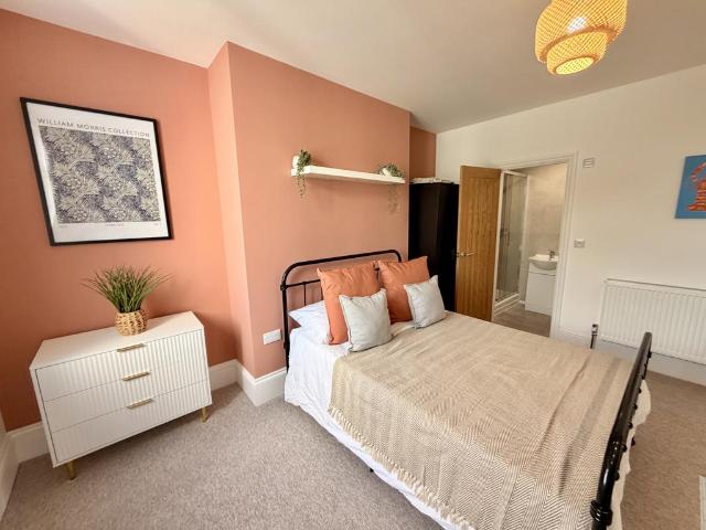 Addison Road, Plymouth PL4 Studio to rent £950 pcm £219 pw