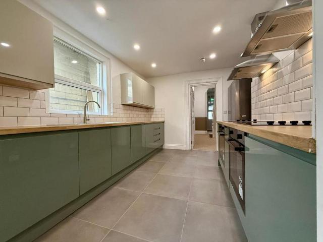 Addison Road, Plymouth PL4 6 bed house to rent £4,134 pcm £954 pw